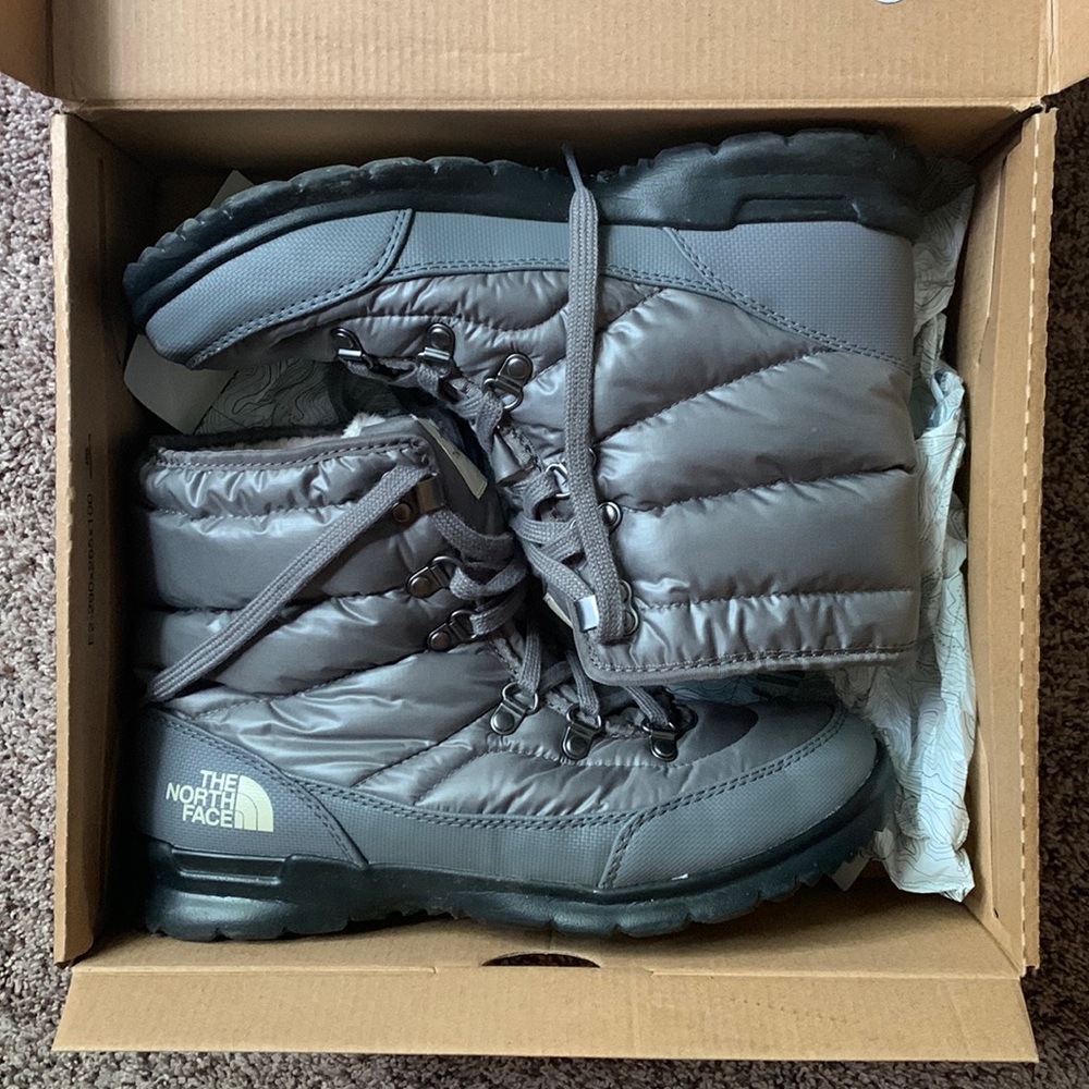 The North Face women’s Thermoball Lace II boots